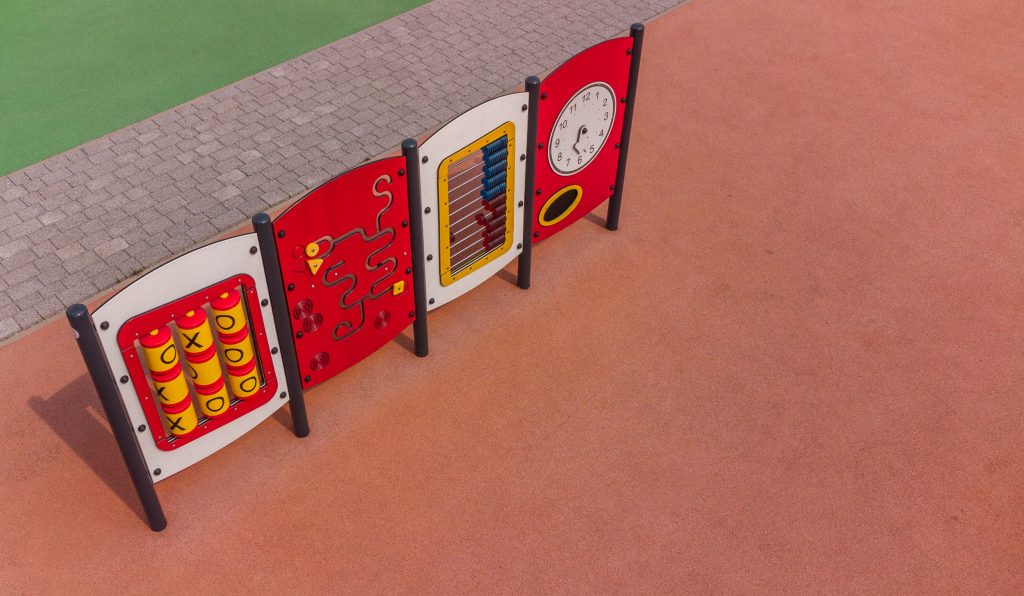 Jak sensoryczne place zabaw zmieniają podejście do zabawy?