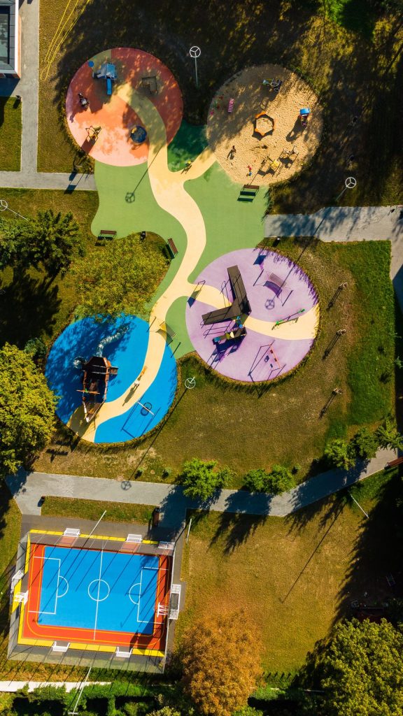 Trendy w projektowaniu placów zabaw - Co nas czeka w najbliższych latach?