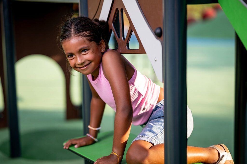 Mało miejsca, wiele radości: jak wybrać plac zabaw do niewielkiej przestrzeni?